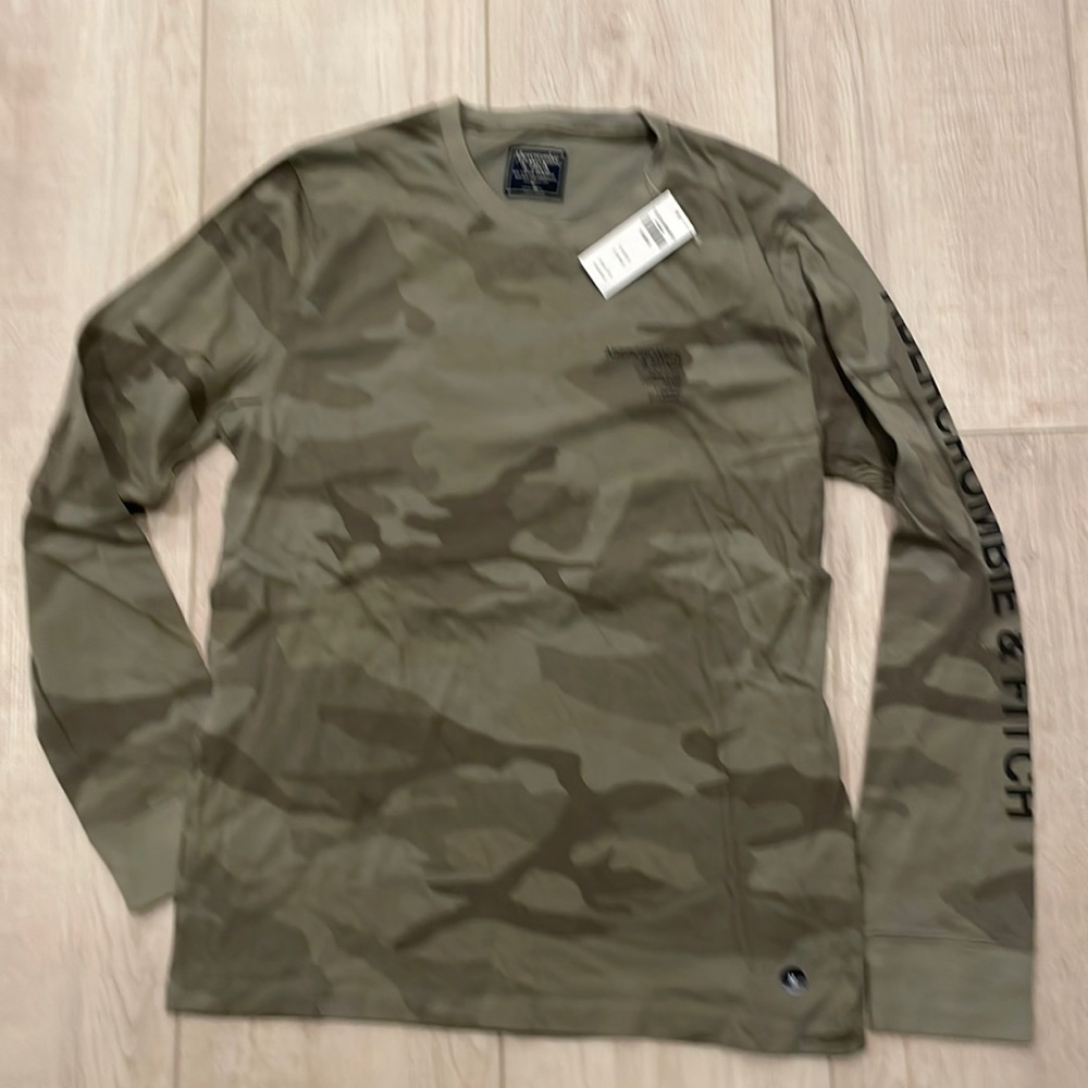 Abercrombie Camo long sleeve shirt NWT size M